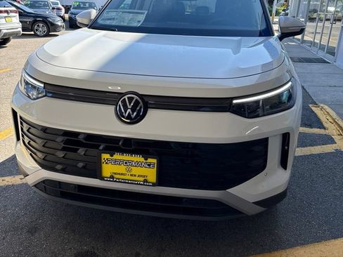 New 2026 Volkswagen Tiguan SE AWD/4WD image 1