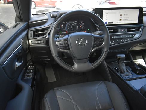 Used 2023 Lexus ES 300h Ultra Luxury image 15