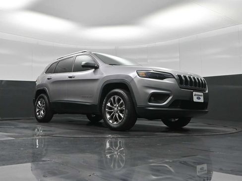Used 2019 Jeep Cherokee Latitude Plus w/ Comfort/Convenience Group image 27