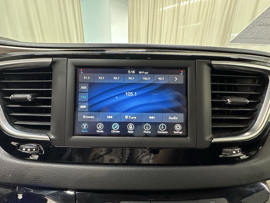 Used 2020 Chrysler Voyager Lxi FWD image 28