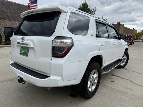 Used 2018 Toyota 4Runner SR5 Premium image 4