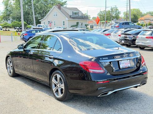 Used 2017 Mercedes-Benz E 300 4MATIC image 6