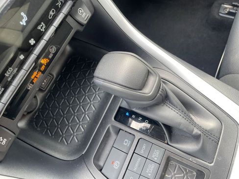 Used 2025 Toyota RAV4 XLE image 40