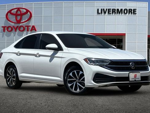 Used 2022 Volkswagen Jetta S FWD image 2
