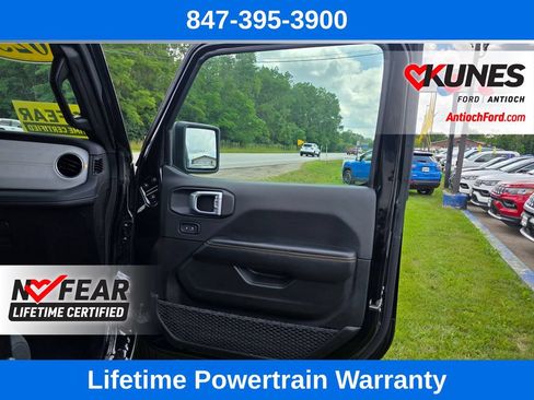 Used 2025 Jeep Wrangler Unlimited Sahara AWD/4WD image 29