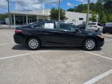 Used 2017 Toyota Camry LE image 4