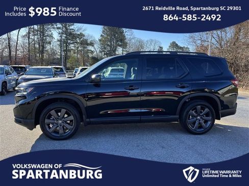 Used 2025 Honda Pilot Sport image 6
