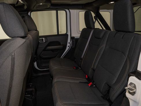 Used 2025 Jeep Wrangler Sahara image 8