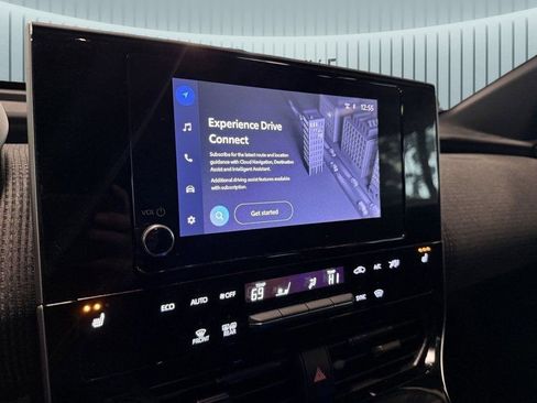 Used 2024 Subaru Solterra Premium image 2