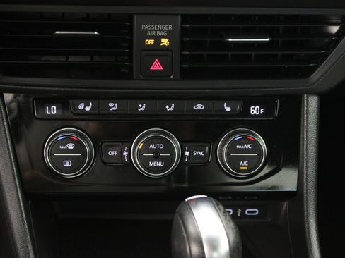 Used 2020 Volkswagen Jetta R-Line w/ R-Line Cold Weather Package FWD image 19