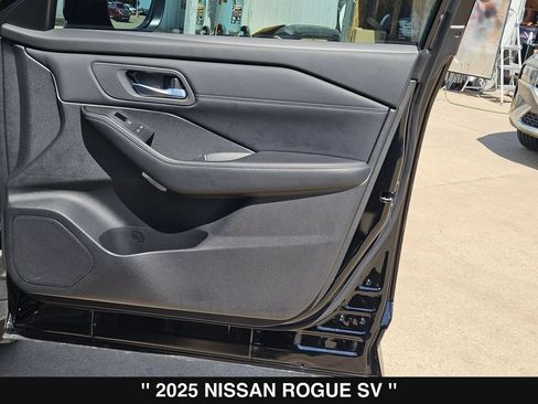 Used 2025 Nissan Rogue SV w/ SV Premium Package FWD image 34