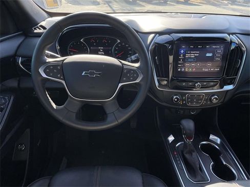 Used 2023 Chevrolet Traverse RS image 4
