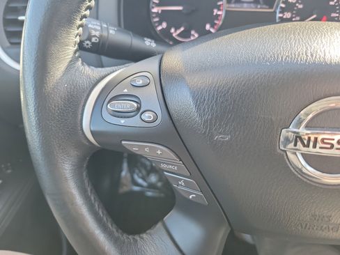 Used 2019 Nissan Pathfinder SL image 25