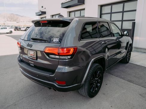 Used 2020 Jeep Grand Cherokee Altitude image 8