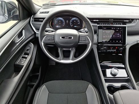 New 2025 Jeep Grand Cherokee L Altitude image 10