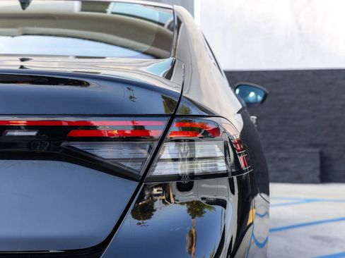 Used 2023 Honda Accord EX image 10