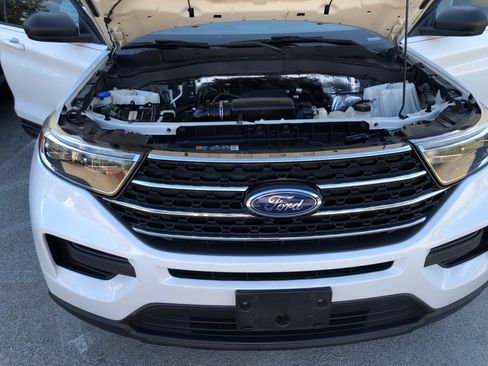 Used 2020 Ford Explorer XLT RWD image 2