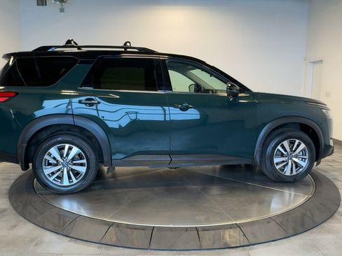 Used 2023 Nissan Pathfinder SL w/ Lighting Package (N92) image 9