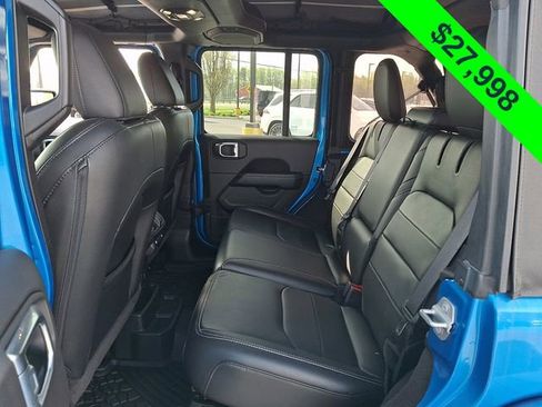 Used 2023 Jeep Wrangler Unlimited Sahara w/ Cold Weather Group AWD/4WD image 10