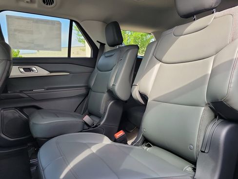 New 2026 Ford Explorer Active RWD image 11