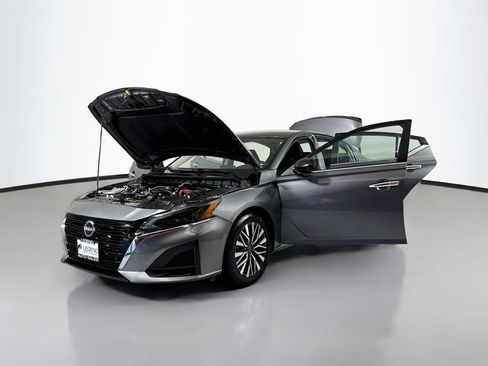 Used 2024 Nissan Altima 2.5 SV FWD image 16