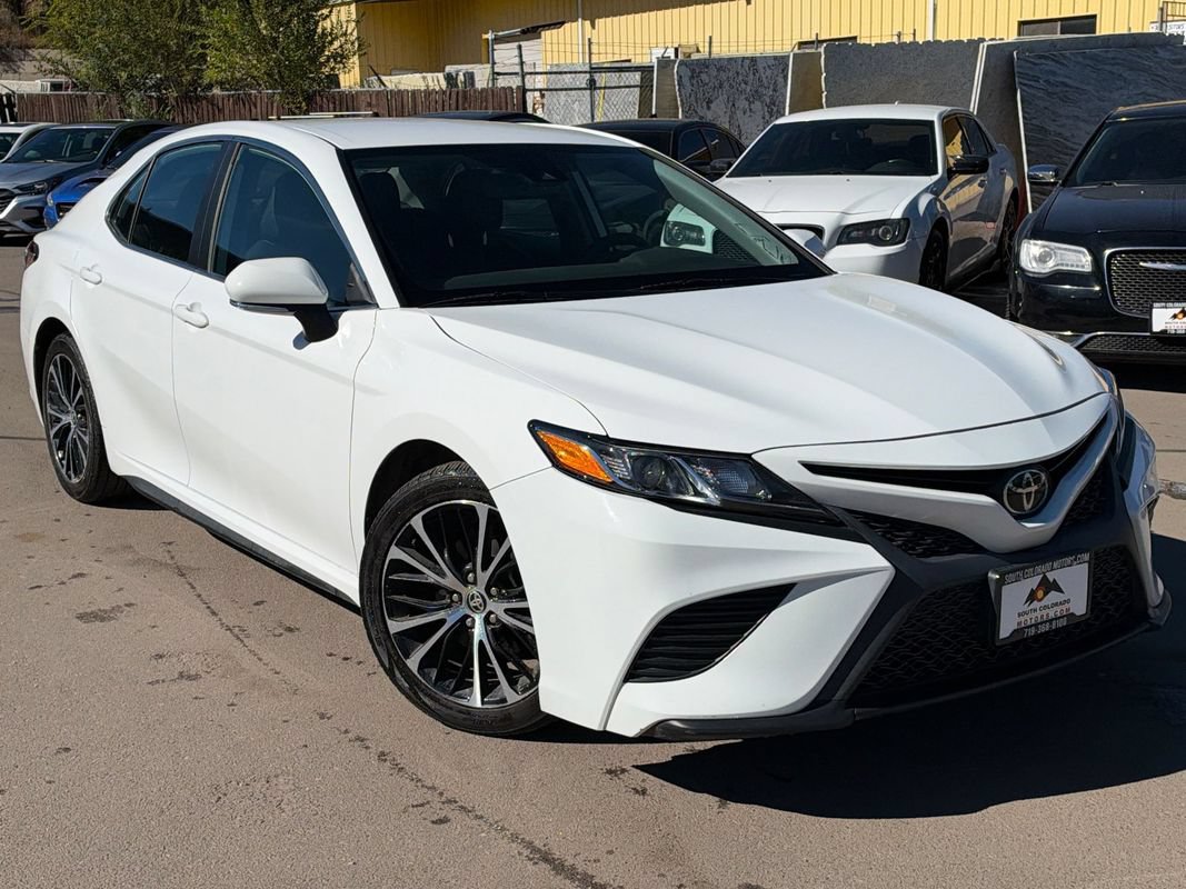 Used 2020 Toyota Camry SE w/ Convenience Package FWD image 1