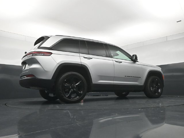 New 2026 Jeep Grand Cherokee Limited w/ Limited Altitude Package AWD/4WD image 24