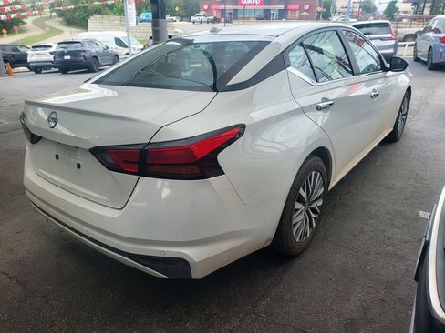 Used 2025 Nissan Altima 2.5 SV FWD image 12