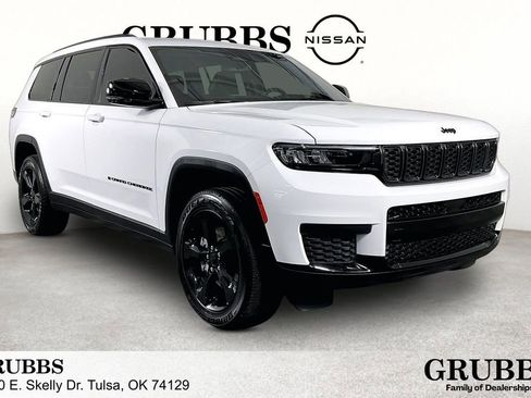 Used 2023 Jeep Grand Cherokee L Laredo image 1