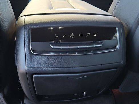 Used 2025 Cadillac Escalade Luxury image 20