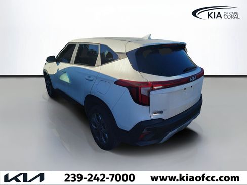 Certified 2026 Kia Seltos LX FWD image 4