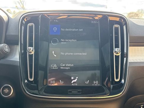 Used 2019 Volvo XC40 T5 Momentum image 23