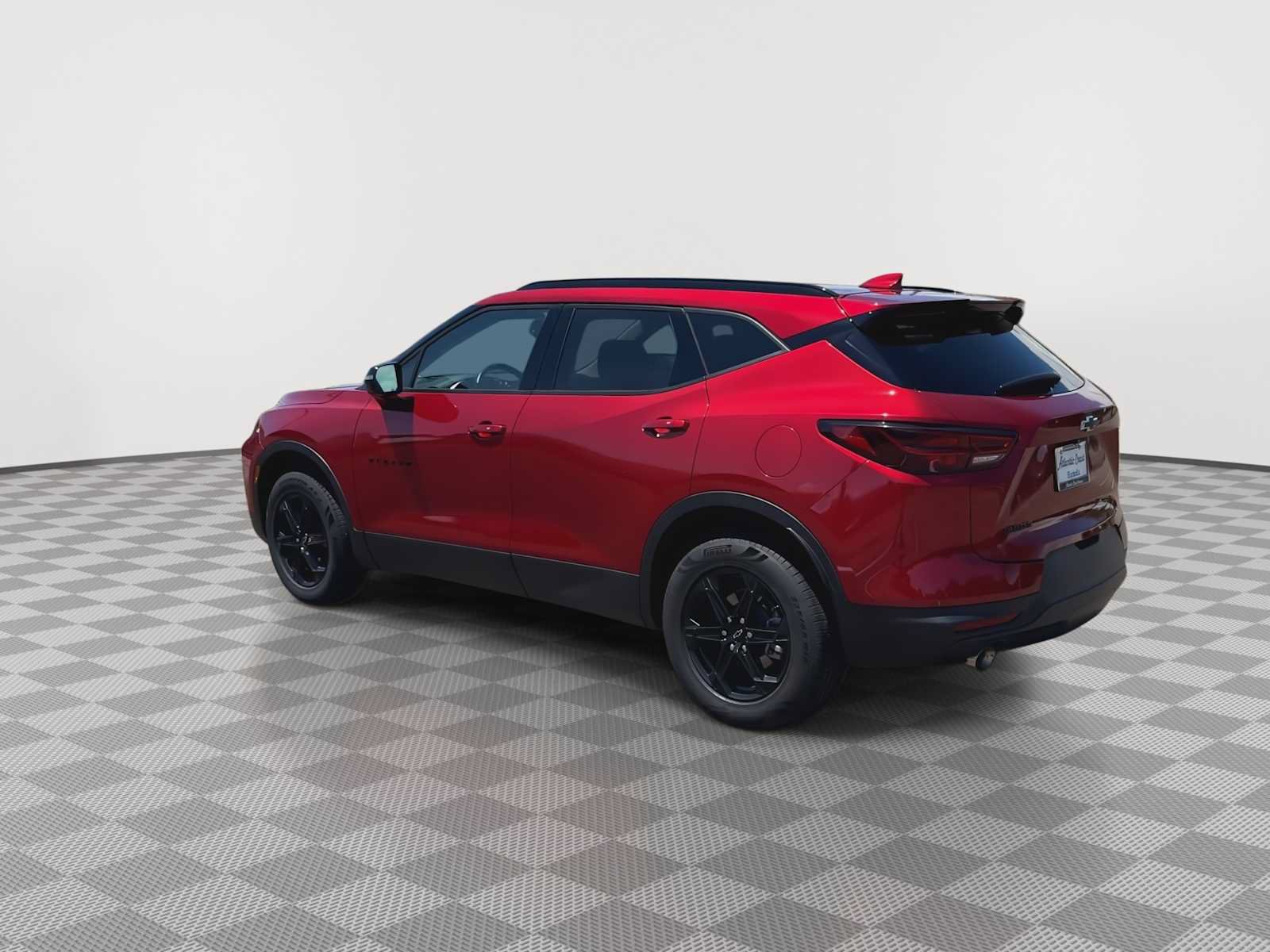 Used 2023 Chevrolet Blazer LT w/ Sound & Technology Package FWD image 6