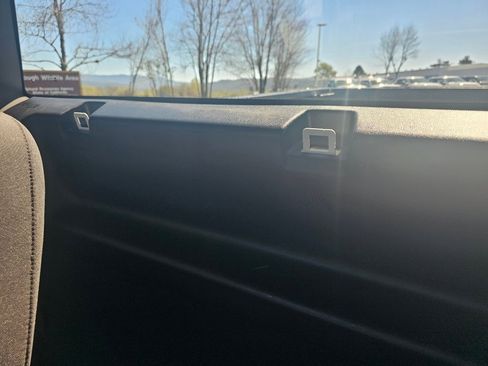 Used 2025 Chevrolet Silverado 1500 W/T image 21