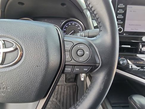 Used 2022 Toyota Camry SE image 17