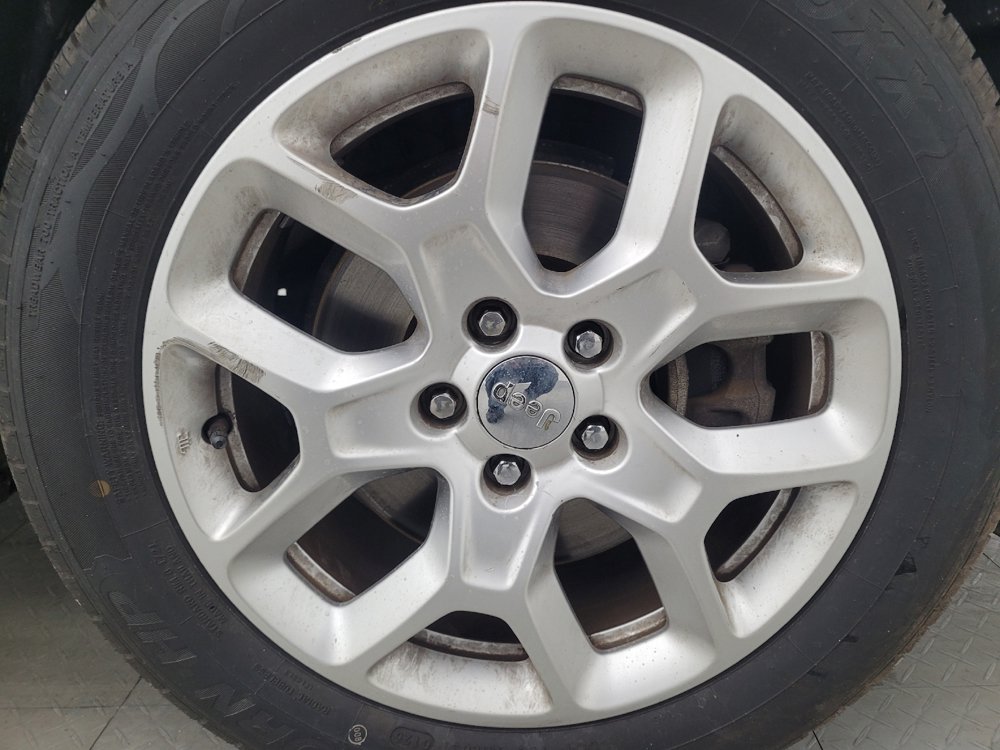 Used 2016 Jeep Renegade Latitude w/ Popular Equipment Group FWD image 31
