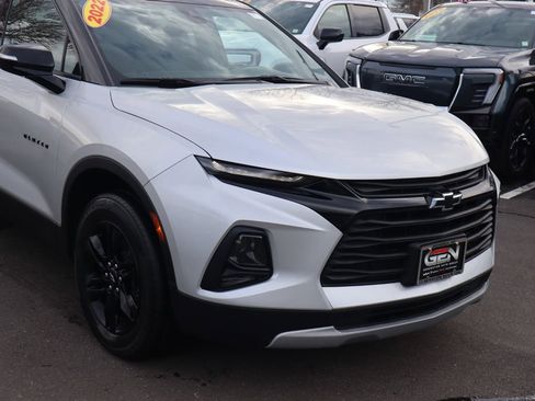 Used 2022 Chevrolet Blazer LT image 2
