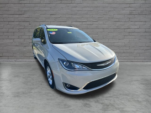 Used 2017 Chrysler Pacifica Touring-L Plus FWD image 25