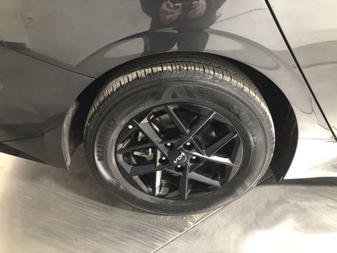 New 2025 Kia K5 LXS image 9