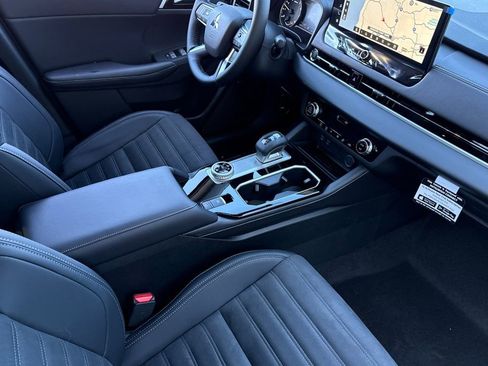 New 2026 Mitsubishi Outlander AWD image 16
