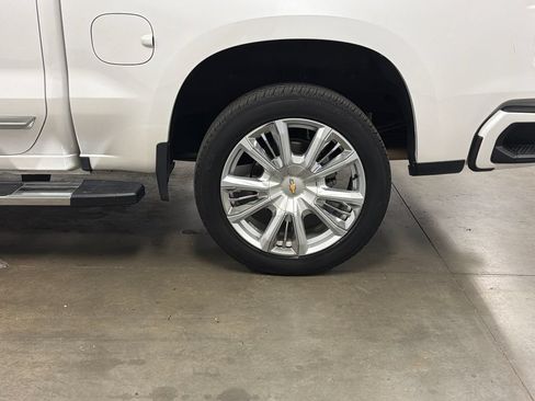 Used 2024 Chevrolet Silverado 1500 High Country w/ Technology Package AWD/4WD image 17