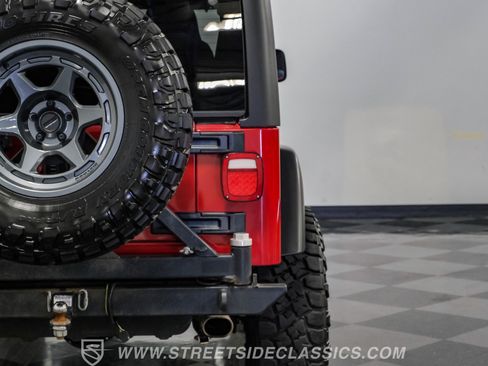 Used 2005 Jeep Wrangler Unlimited Rubicon w/ Security Group AWD/4WD image 27