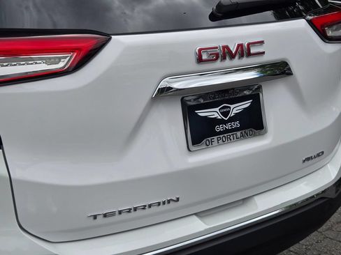 Used 2024 GMC Terrain SLT AWD/4WD image 14