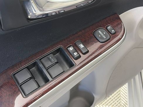 Used 2013 Toyota Camry XLE w/ Convenience Pkg FWD image 21