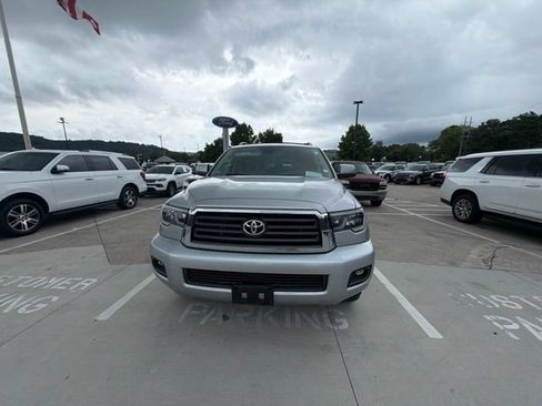Used 2022 Toyota Sequoia SR5 AWD/4WD image 6