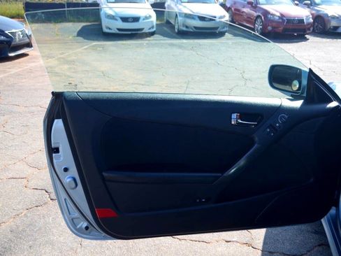 Used 2011 Hyundai Genesis 2.0T image 14