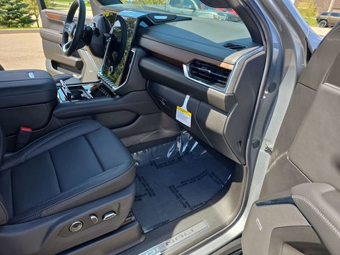 New 2026 GMC Yukon XL Denali w/ Denali Reserve Package image 10