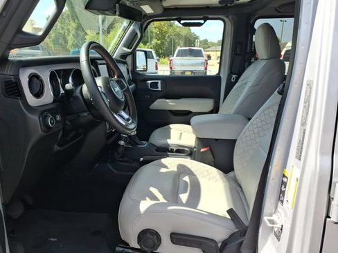 Used 2023 Jeep Wrangler Unlimited Sahara AWD/4WD image 21