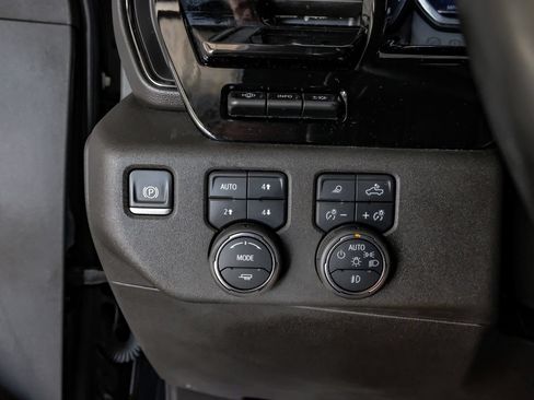 Used 2025 Chevrolet Silverado 2500 ZR2 w/ Technology Package AWD/4WD image 21