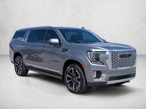 Used 2022 GMC Yukon XL Denali AWD/4WD image 5